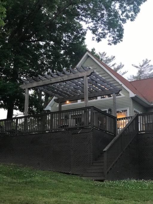 Driftwood Cottage With Hot Tub On Lake Cumberland Russell Springs Exterior photo