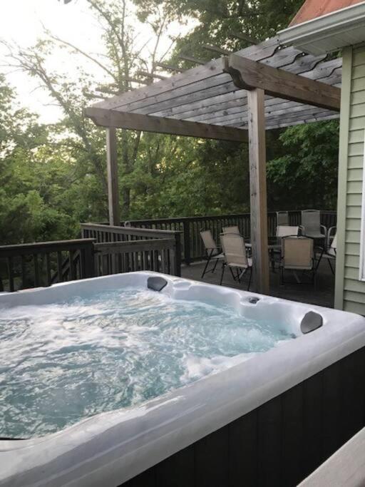 Driftwood Cottage With Hot Tub On Lake Cumberland Russell Springs Exterior photo